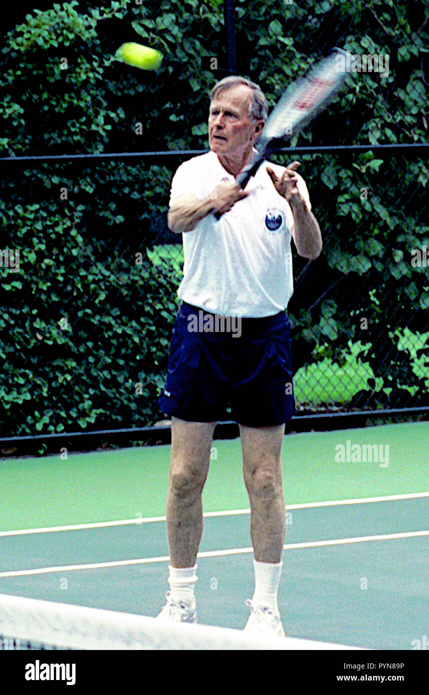 Washington, DC. 7-2 -1991 Präsident George H.W. Bush spielt verdoppelt Tennis mit südkoreanischen Präsidenten Roh Tae-woo, während Präsident Woo's Besuch im Weißen Haus. Credit: Mark Reinstein/MediaPunch Stockfoto