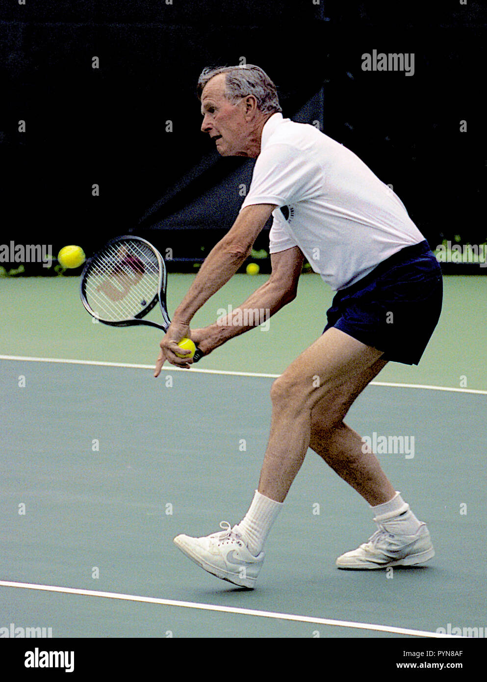 Washington, DC. 7-2 -1991 Präsident George H.W. Bush spielt verdoppelt Tennis mit südkoreanischen Präsidenten Roh Tae-woo, während Präsident Woo's Besuch im Weißen Haus. Credit: Mark Reinstein/MediaPunch Stockfoto