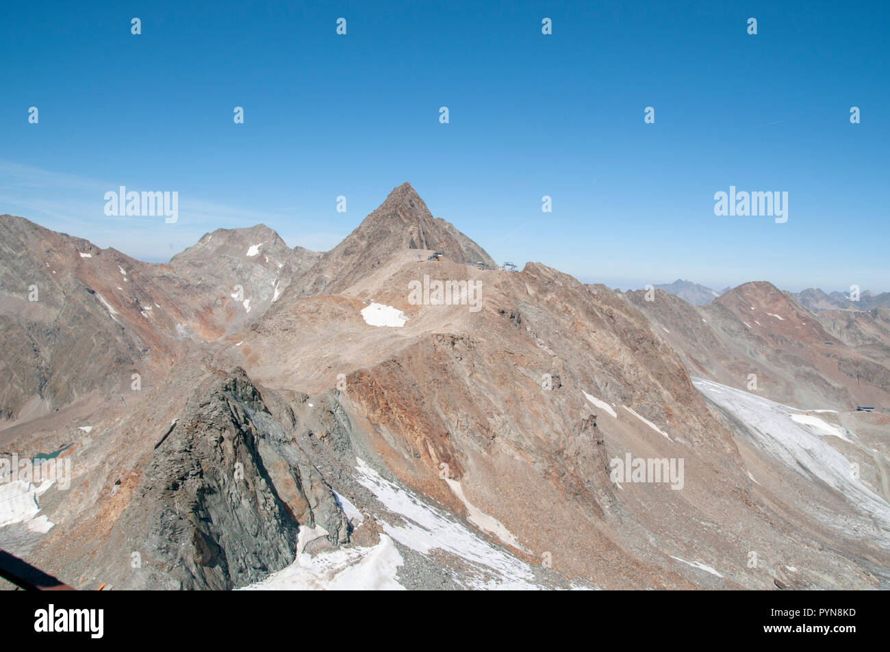 Der Stubaier Wildspitze ist ein 3.341 Meter hoher Berg in den Stubaier Alpen in Tirol. Nordöstlich des Gipfels liegen zwei Gletscher, Th Stockfoto