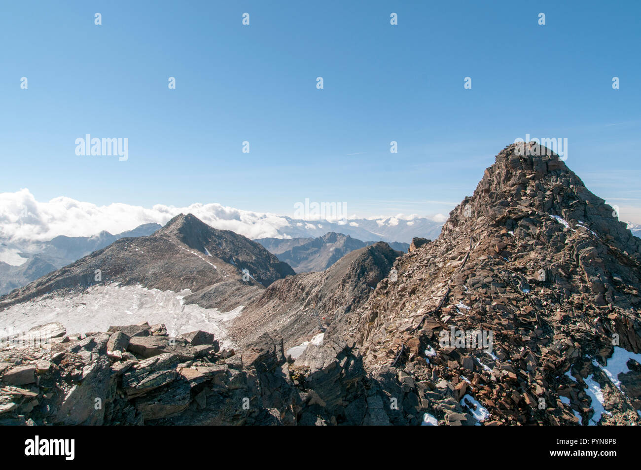 Der Stubaier Wildspitze ist ein 3.341 Meter hoher Berg in den Stubaier Alpen in Tirol. Nordöstlich des Gipfels liegen zwei Gletscher, Th Stockfoto