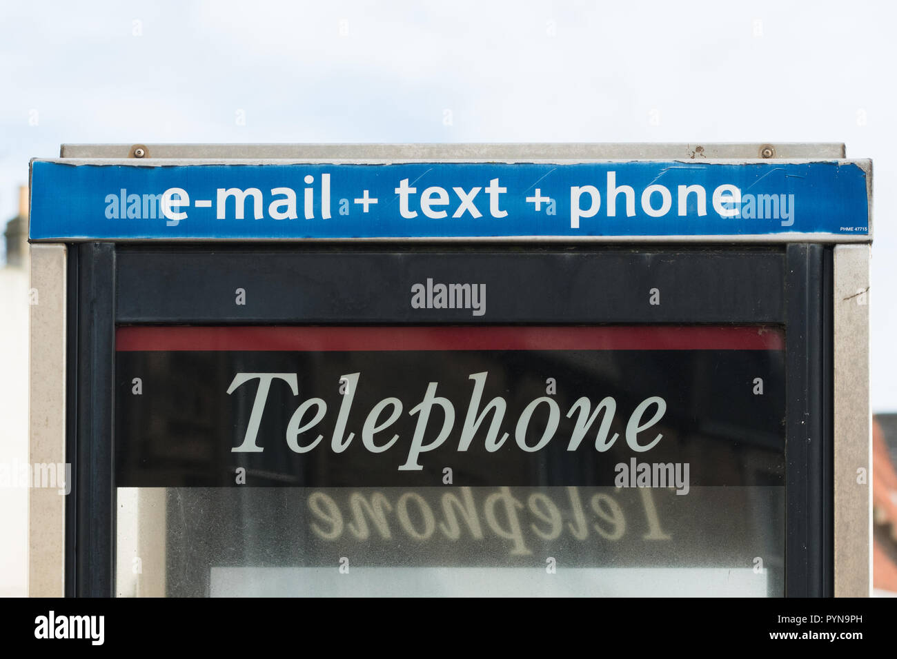 Telefon E-Mail text Zeichen über Deutschland Telefon box Stockfoto