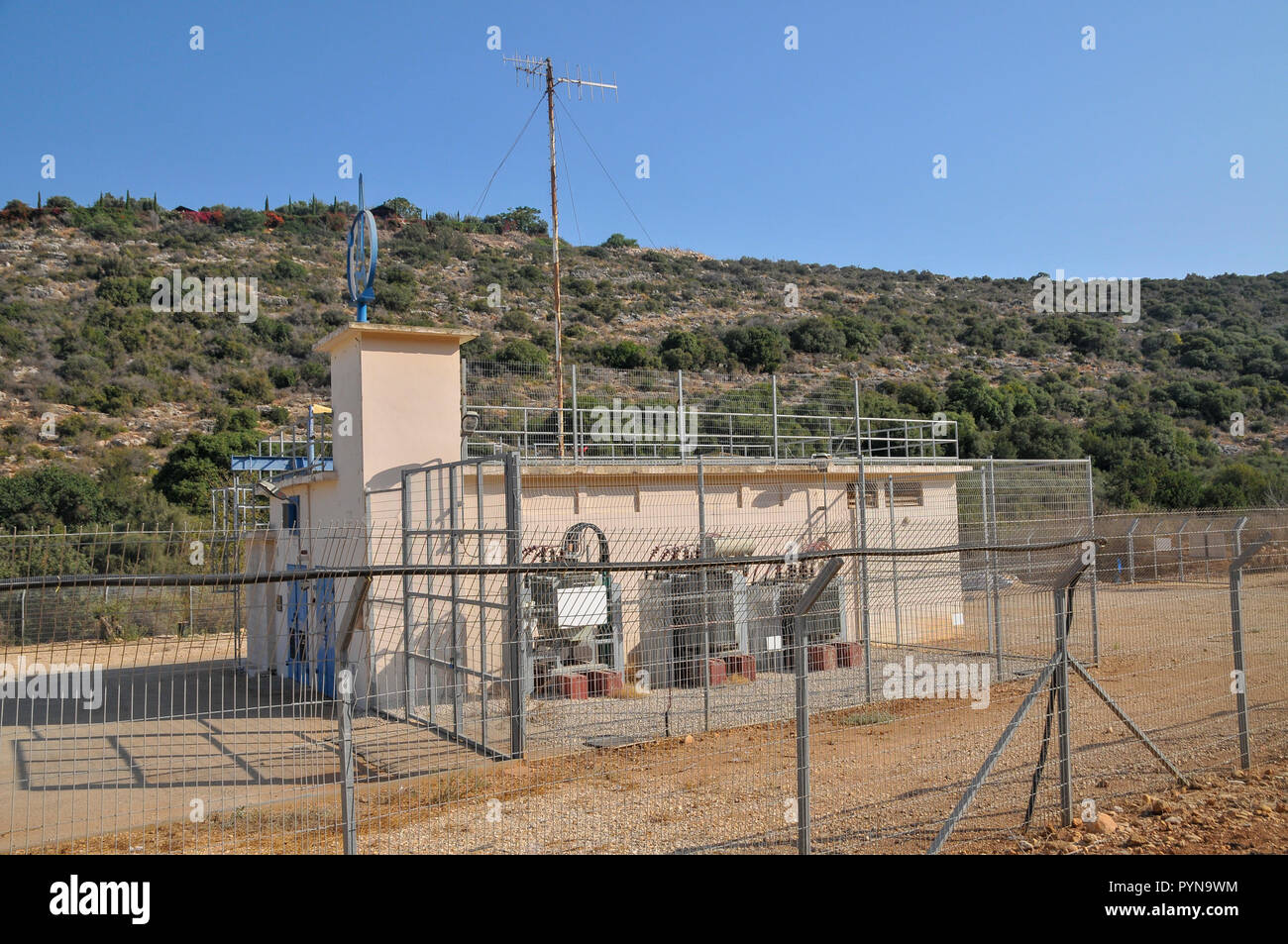 Wasser pumpstation an der Quelle des Nahal Kziv, Galiläa, Israel Stockfoto