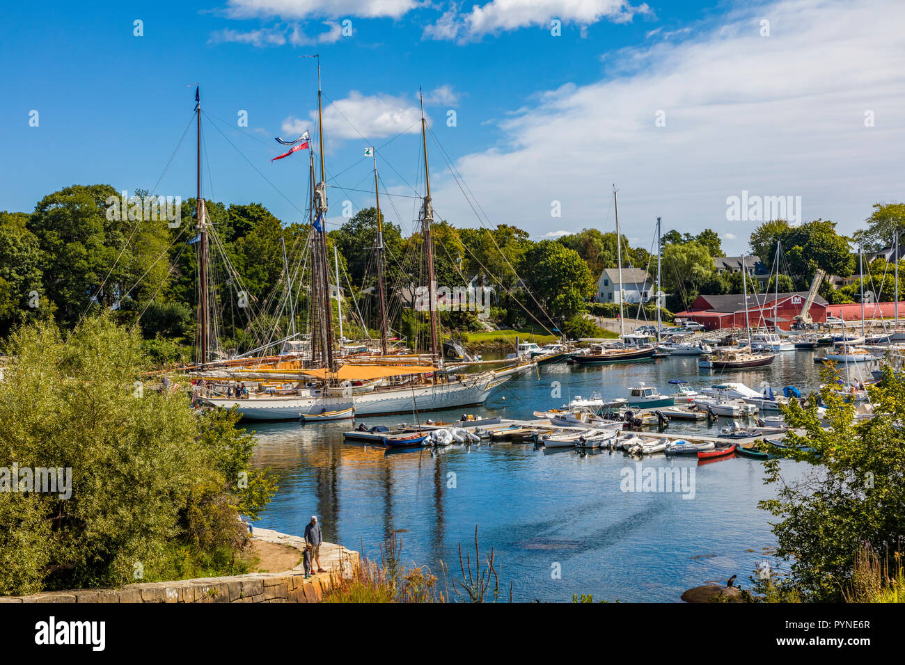 Boote im Hafen in Camden Maine in den Vereinigten Staaten Stockfoto