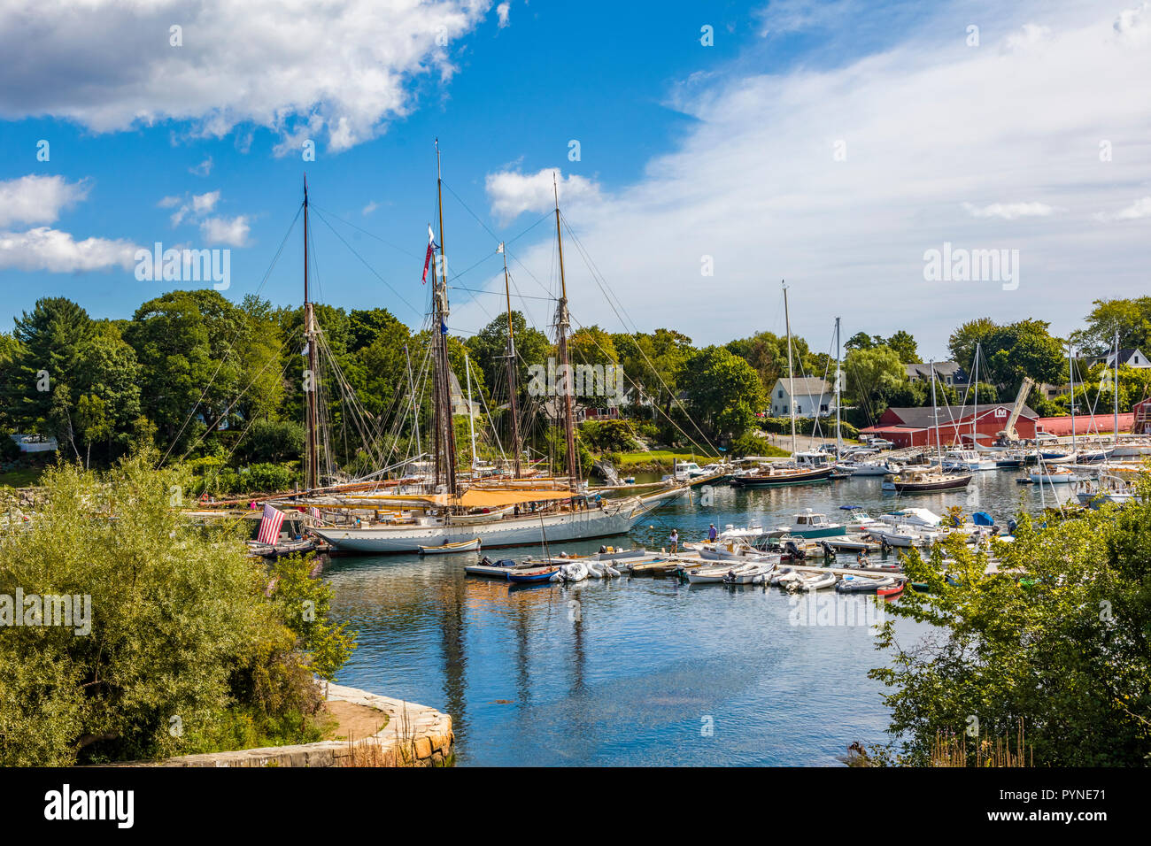 Boote im Hafen in Camden Maine in den Vereinigten Staaten Stockfoto