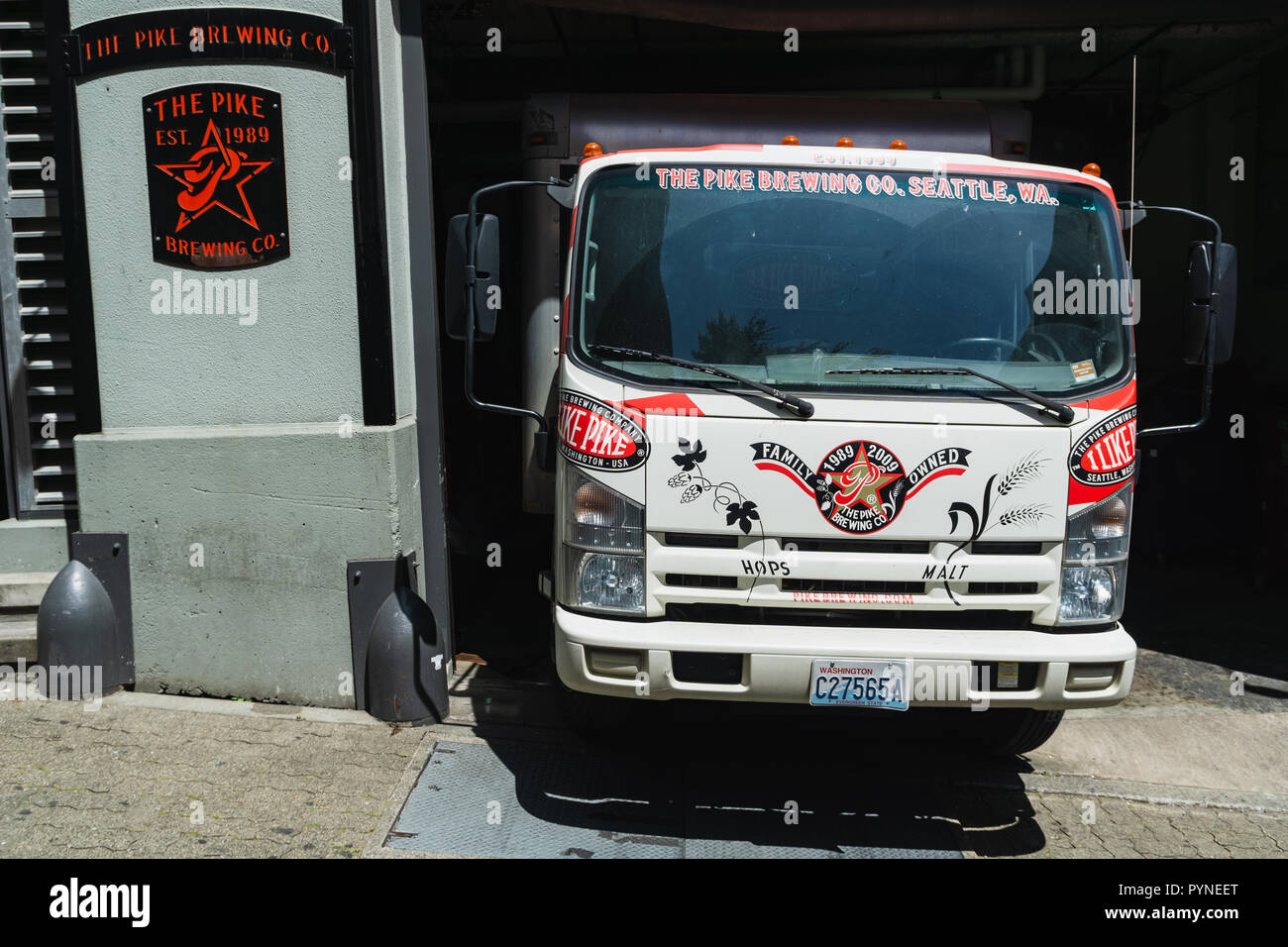 Die Pike Brewing Company Stapler im Lager in Post-Gasse geparkt, unter Pike Place Market, Seattle Downtown, Washington State, USA. Stockfoto