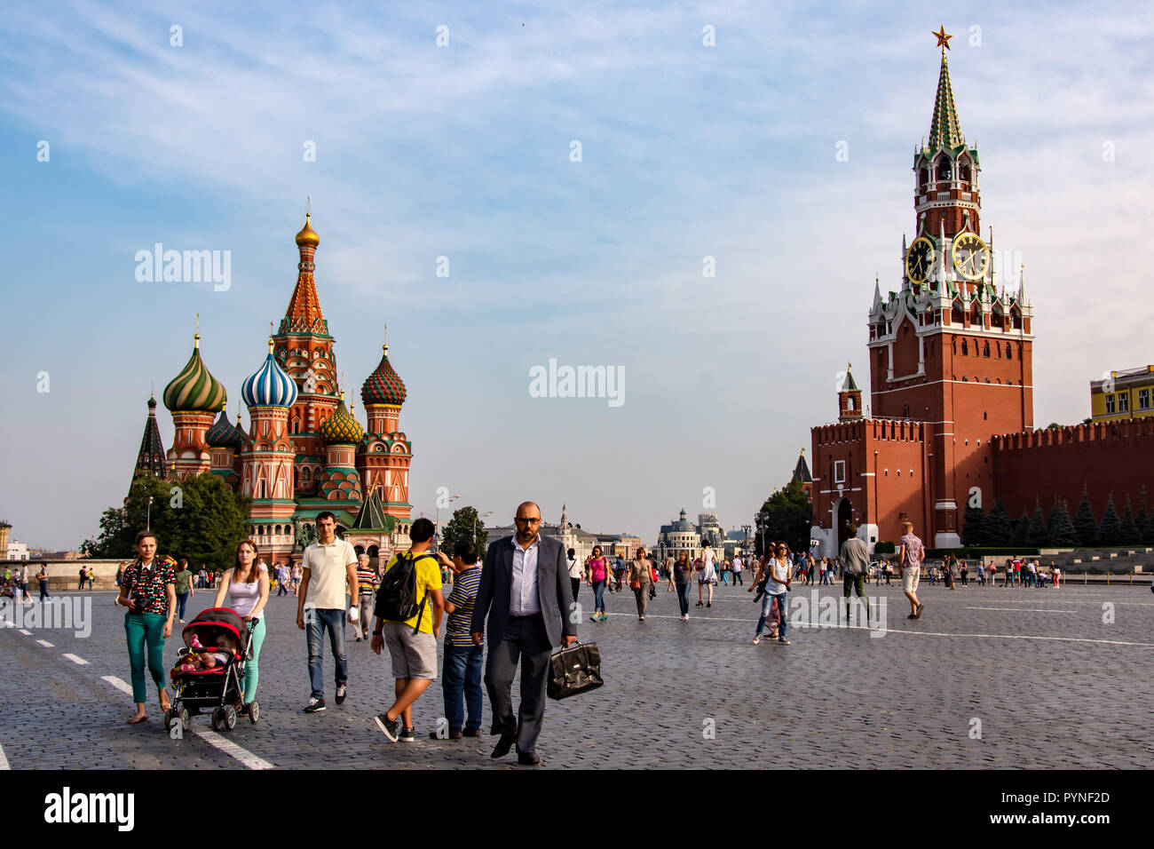 Basilius-kathedrale und Spasskaja Turm auf dem Roten Platz in Moskau Stockfoto