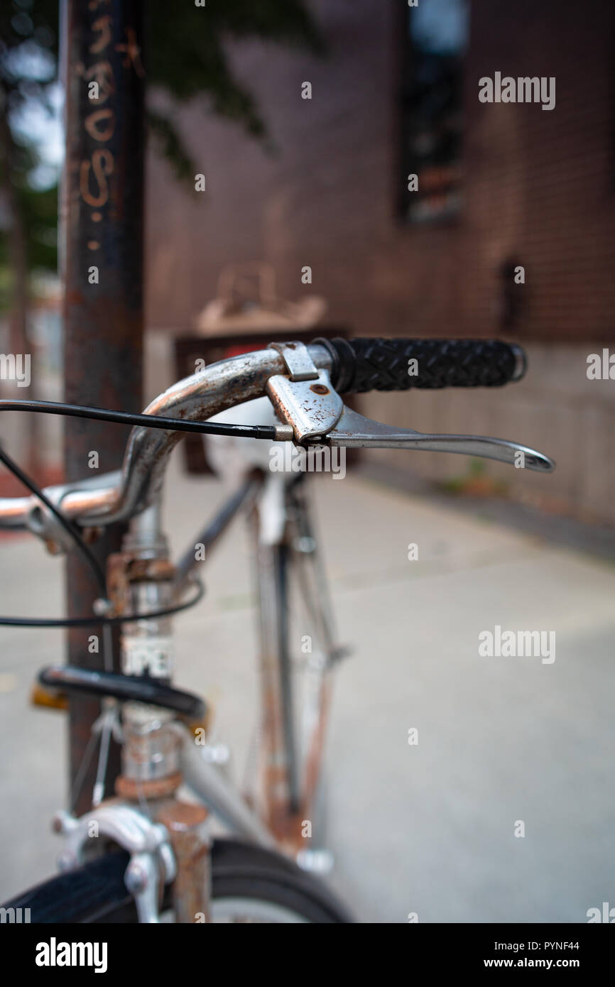Detail Schuß des Bremshebels auf einem Vintage Retro Style Fahrrad. Stockfoto