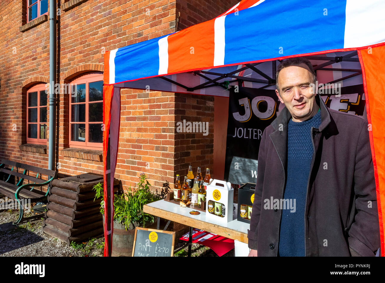 Jolter Apfelwein und Birnenwein Teekocher. Kürbisfest, Dekan Heritage Center, Wald von Dean. Stockfoto