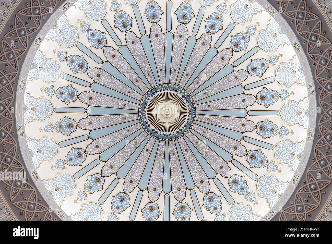 Die schöne Decke Kuppel des Museum für Islamische Kunst in Kuala Lumpur, Malaysia Stockfoto