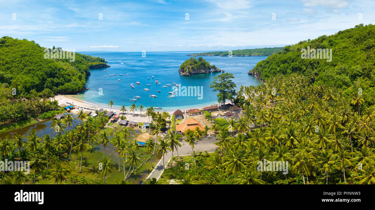 Luftaufnahme des Crsytal Bay Küste und Strand, Nusa Penida Insel, Indonesien Stockfoto