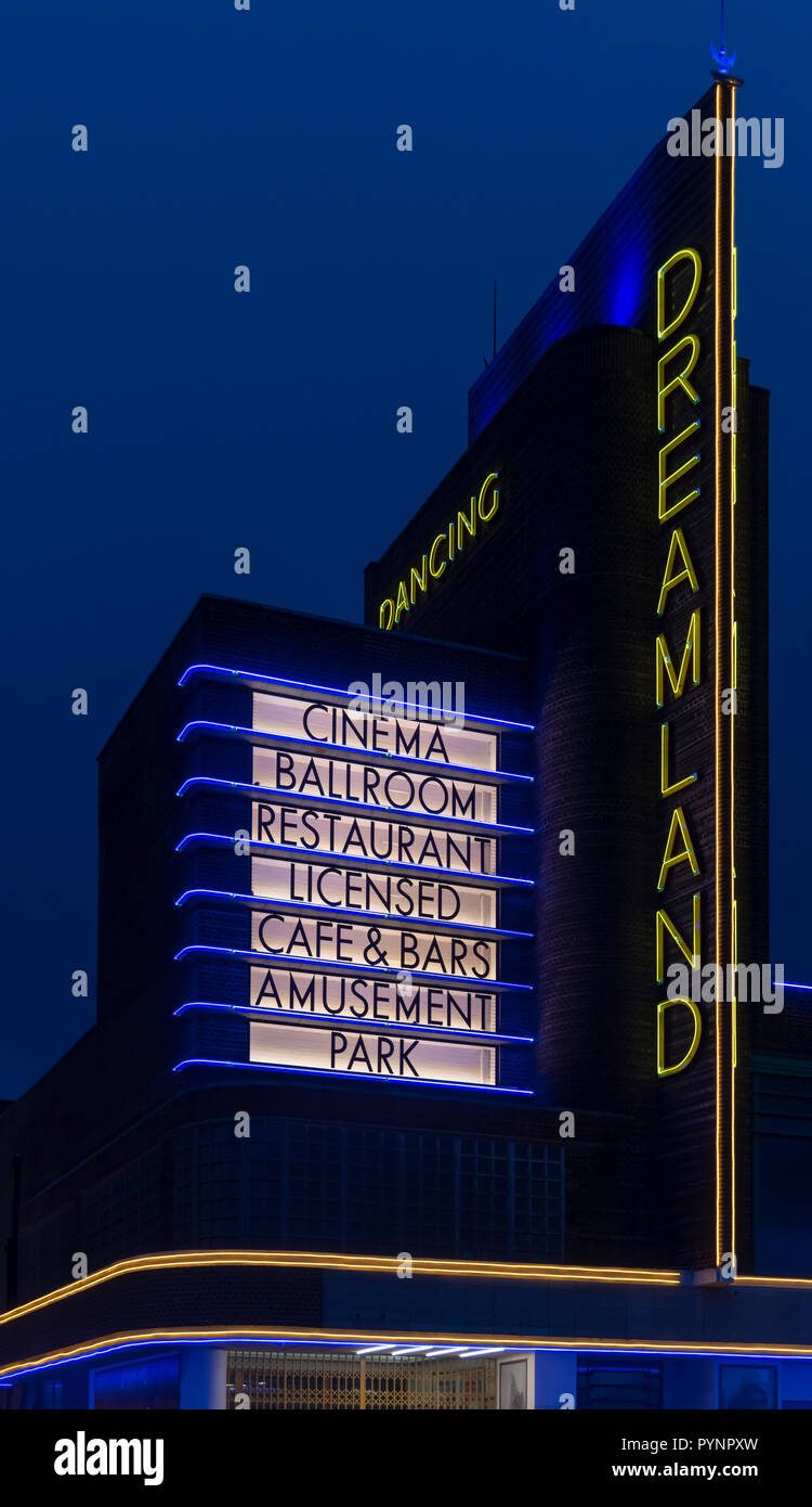 Die berühmten Art déco-Zeichen für Dreamland auf dem Margate Seafront. Stockfoto