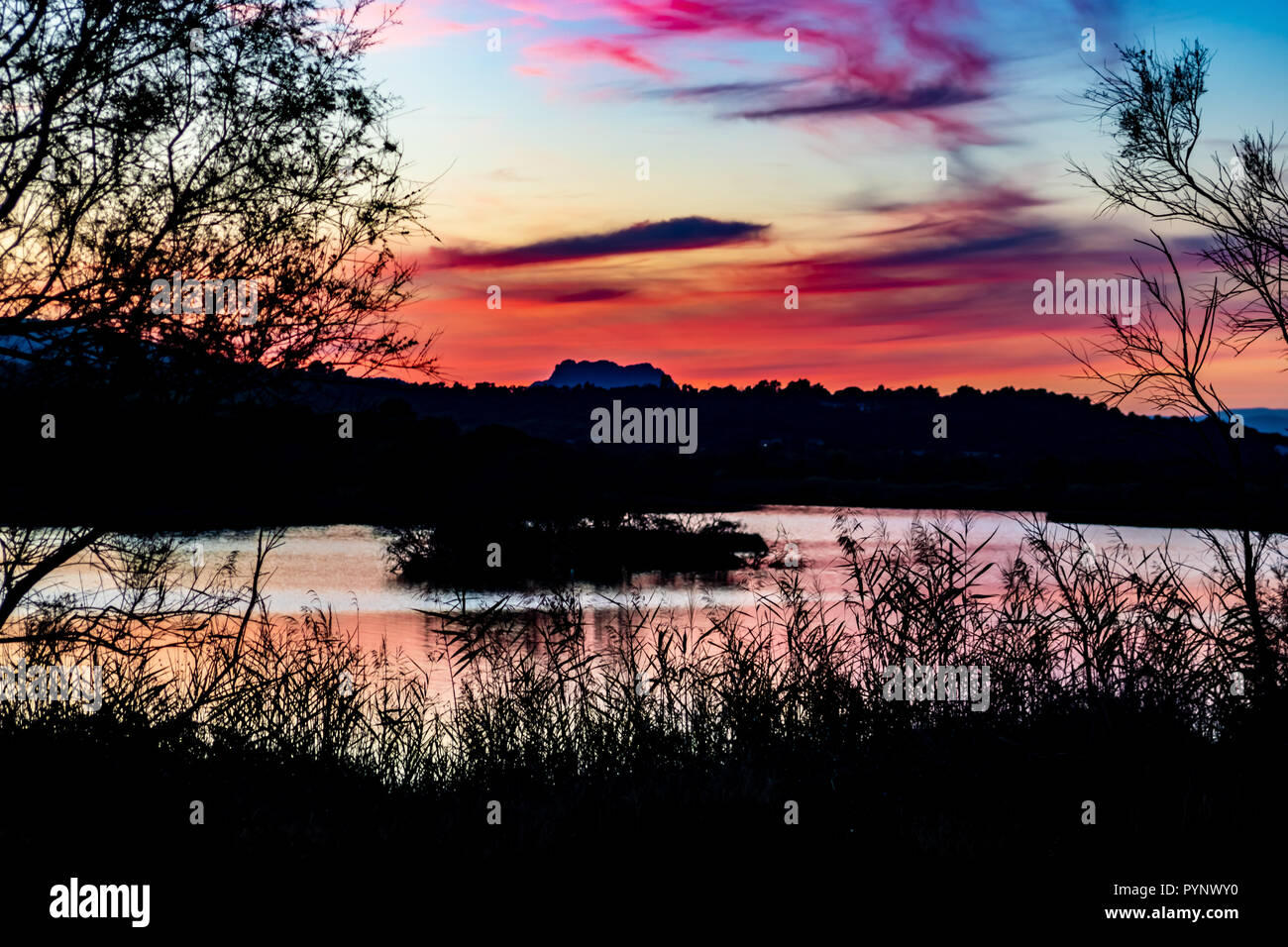 Sonnenuntergang über Etang de Villepey Cote D'Azur Frankreich Stockfoto