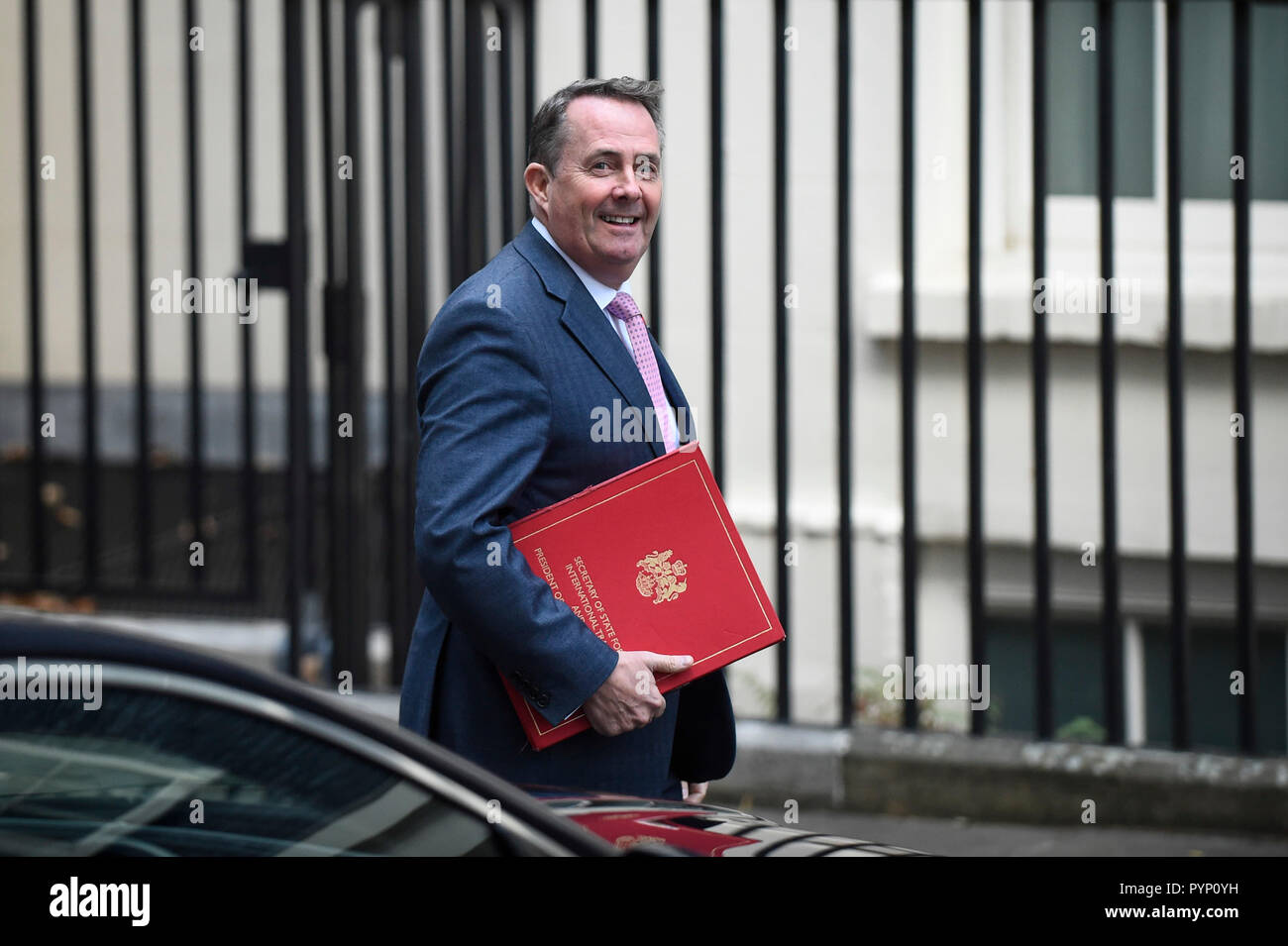 London, Großbritannien. 29. Oktober 2018. Liam Fox MP, Staatssekretär für internationalen Handel und der Präsident des Board of Trade, kommt für eine Kabinettssitzung in Downing Street 10 vor Philip Hammond, der Schatzkanzler, präsentiert seine Herbst Budget. Credit: Stephen Chung/Alamy leben Nachrichten Stockfoto