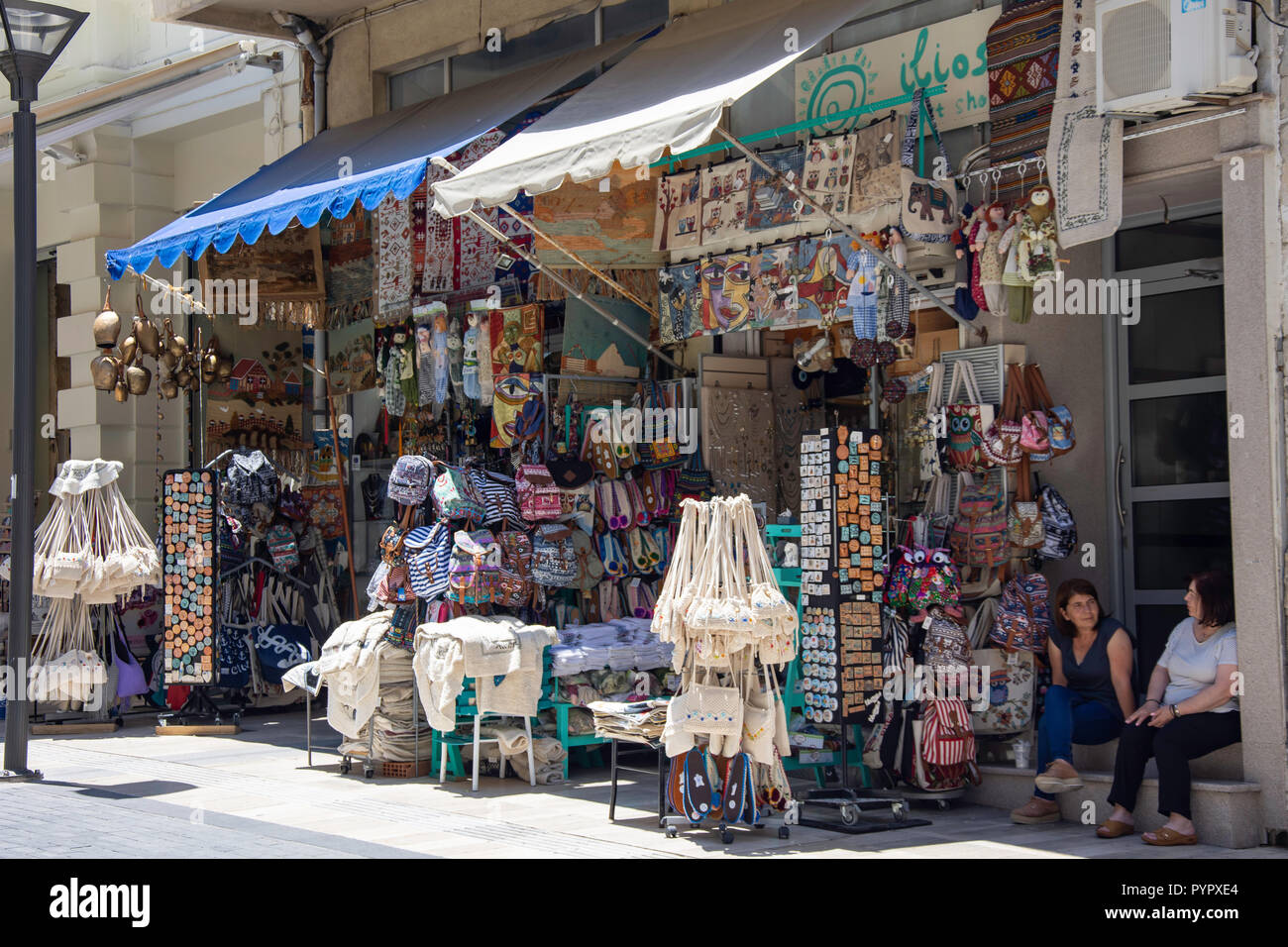 Traditionelles Souvenir shop, 25 Avgoustou Street, Heraklion (irakleio), Irakleio Region, Kreta (Kriti), Griechenland Stockfoto