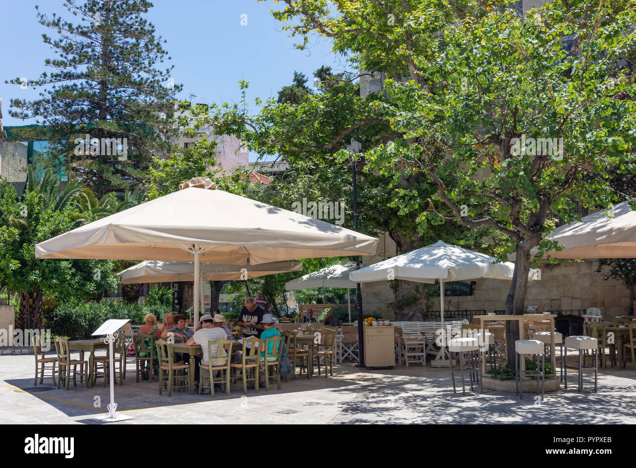 Restaurant im Freien, Agiou Titou, Heraklion (irakleio), Irakleio Region, Kreta (Kriti), Griechenland Stockfoto