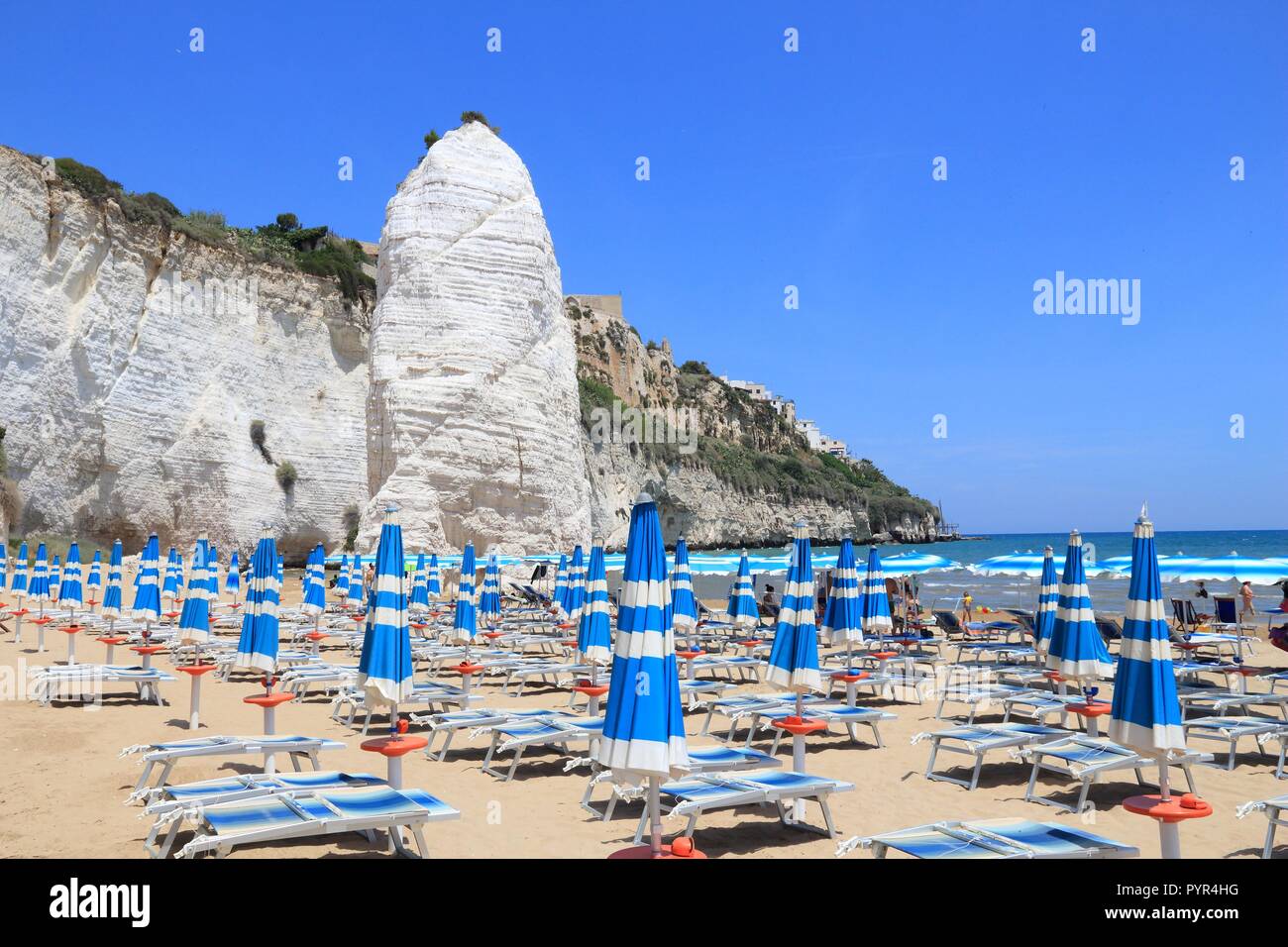 Nationalpark Gargano in Italien - Pizzomunno Strand in Vieste. Stockfoto