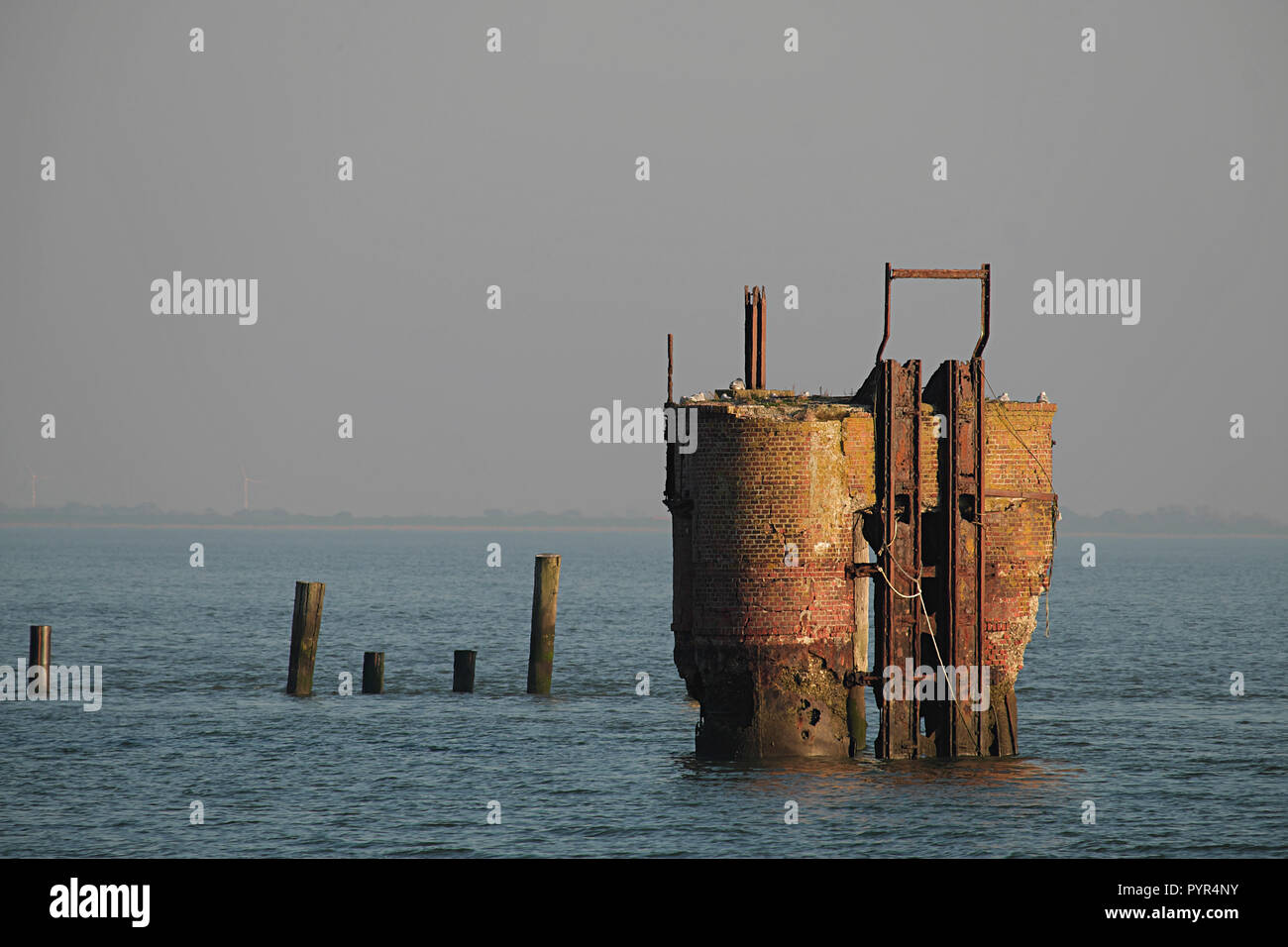 Ehemaliger Schiffsanleger, ehemaligen Schiffsanlegestelle. Eckwarderhoerne Budjadingen © Ralf VorderbrŸck Stockfoto