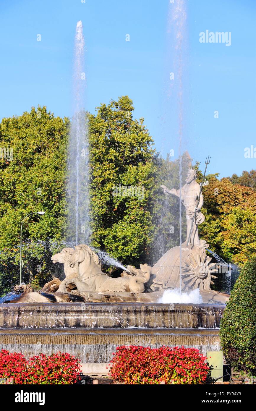 Neptunbrunnen (Fuente de Neptuno) - Eines der berühmtesten Wahrzeichen von Madrid, Spanien Stockfoto