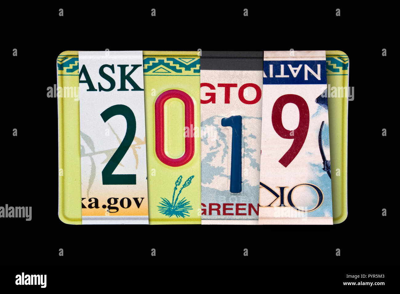 2019 writtten mit US-License Plates, schwarzer Hintergrund Stockfoto