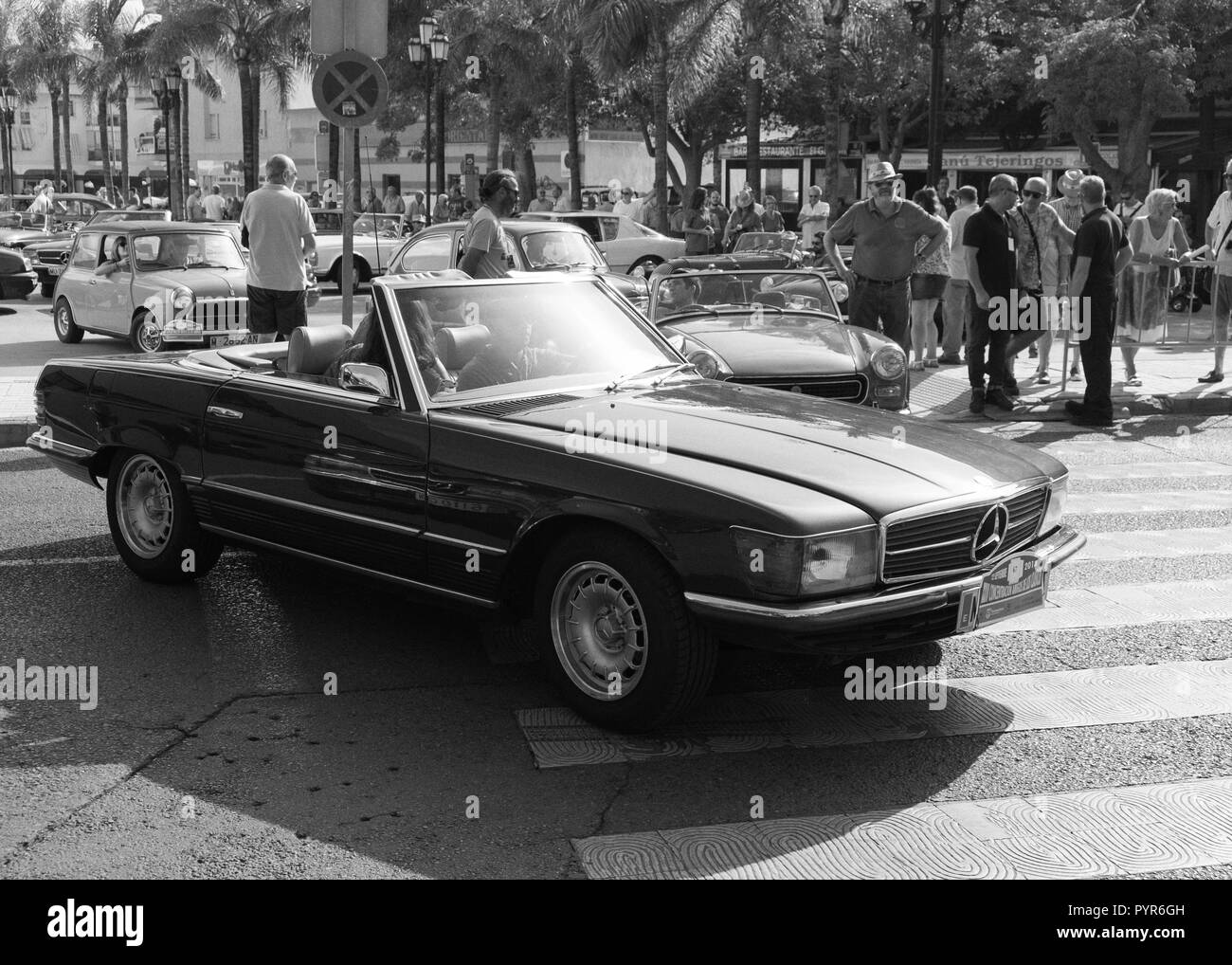 1971-1989 Mercedes 280 SL (R107). Classic Car Meeting in Torremolinos, Málaga, Spanien. Stockfoto