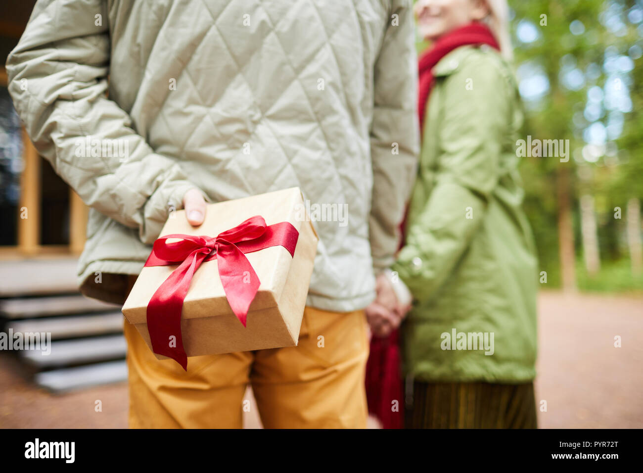 Überraschung für Geliebte Frau Stockfoto