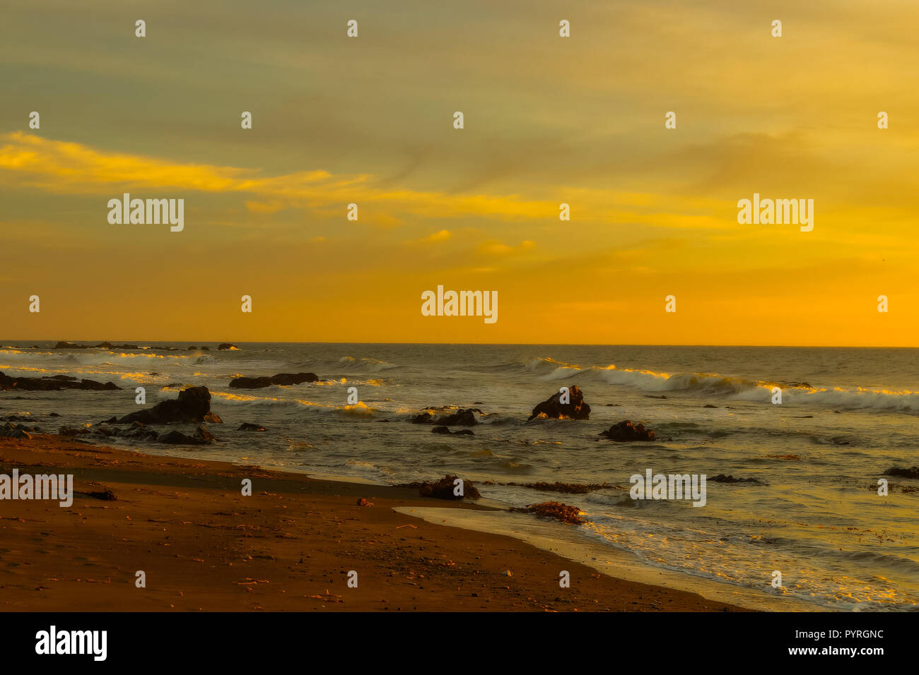 Sonnenuntergang auf Moonstone Beach Stockfoto