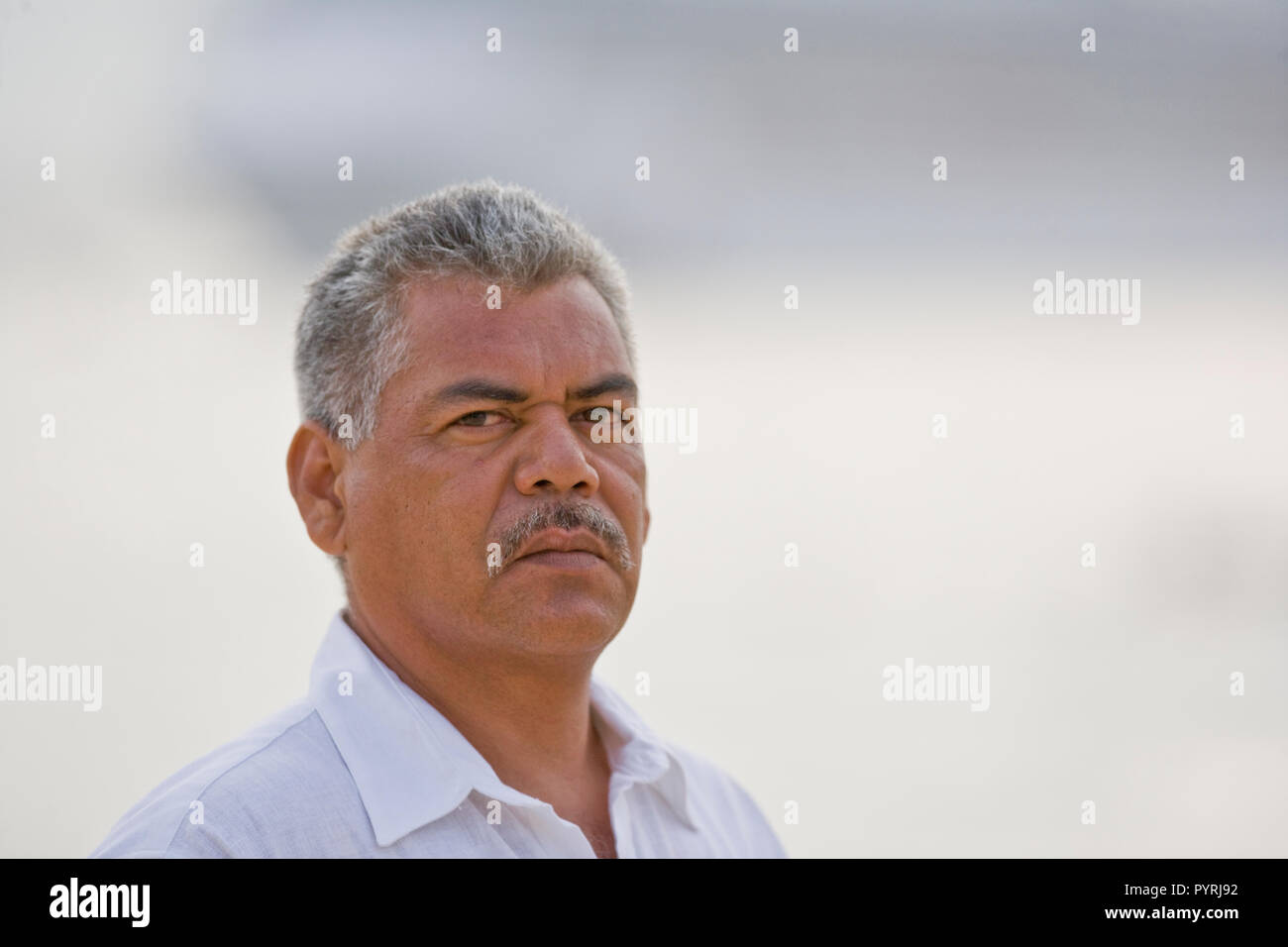 Portrait von reifer Mann mit Schnurrbart Stockfoto