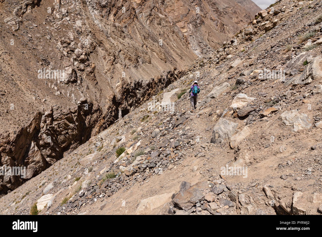 Trekker in Darshai Schlucht nach Norden durch Darshai Dara, Darshai, Wakhan Valley, Tadschikistan Stockfoto