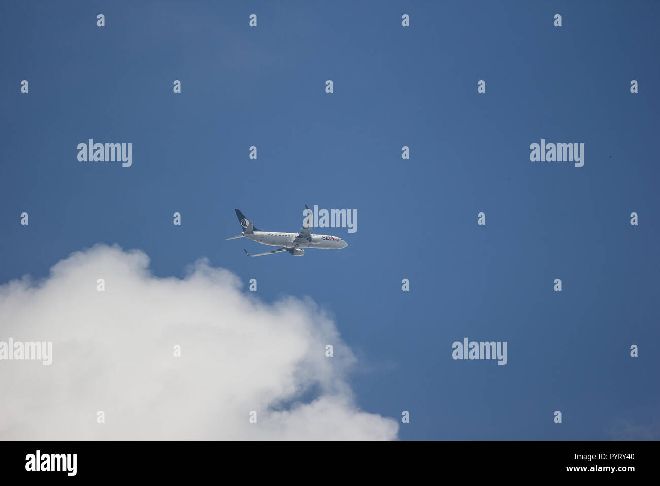 Chiangmai, Thailand - 25. Oktober 2018: die Boeing 737-800 von Shandong Airlines. Von Chiangmai Flughafen Chongqing. Stockfoto