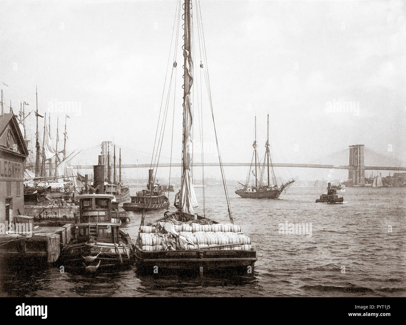 Der East River Bridge, New York, Vereinigte Staaten von Amerika. Nach einer anonymen Foto ca. 1880. Stockfoto