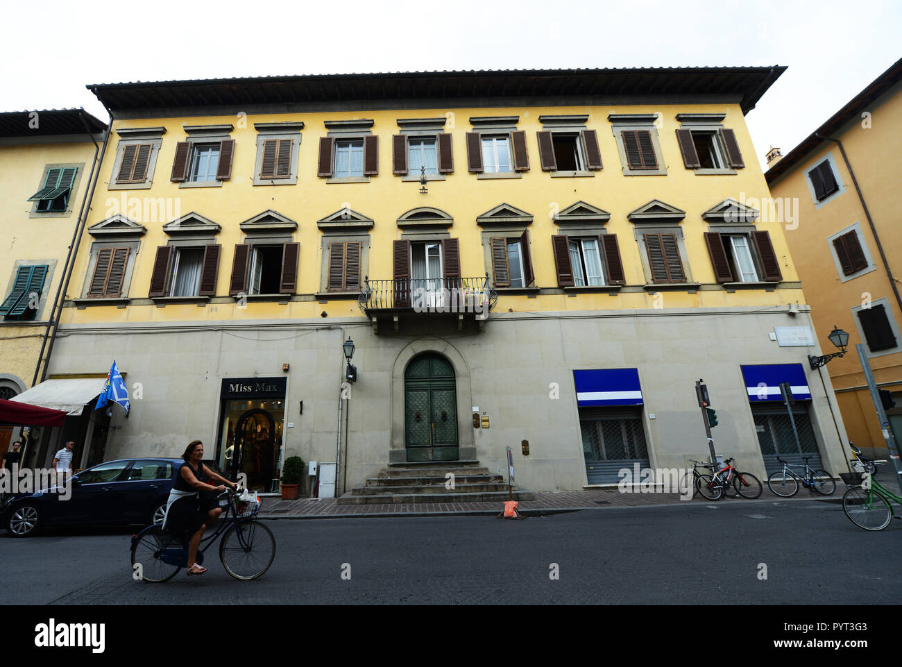 Schönen alten Gebäuden entlang der Via Guglielmo Oberdan in Pisa, Italien. Stockfoto
