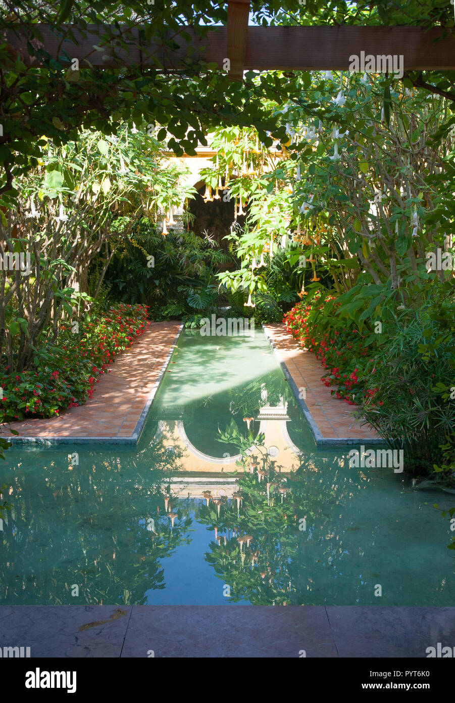Die spanischen Garten der Villa Ephrussi de Rothschild in Saint-Jean-Cap-Ferrat an der Côte d'Azur Stockfoto Die spanischen Garten der Villa Ephrussi de Rothschild in Saint-Jean-Cap-Ferrat an der Côte d'Azur Stockfoto