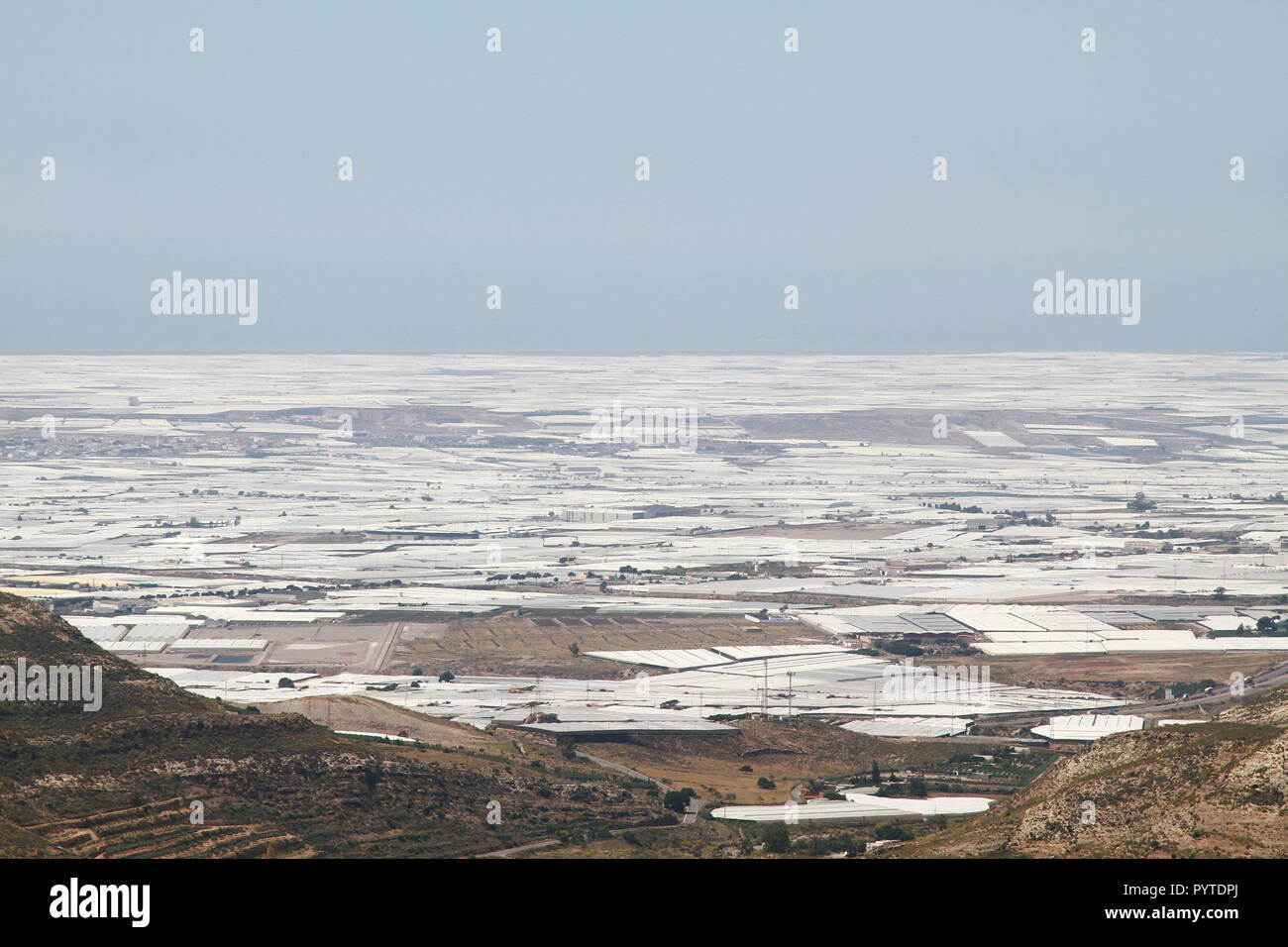 ALMERIA, SPANIEN. Riesiges GEBIET VON KUNSTSTOFF ZELTE VERWENDET FÜR