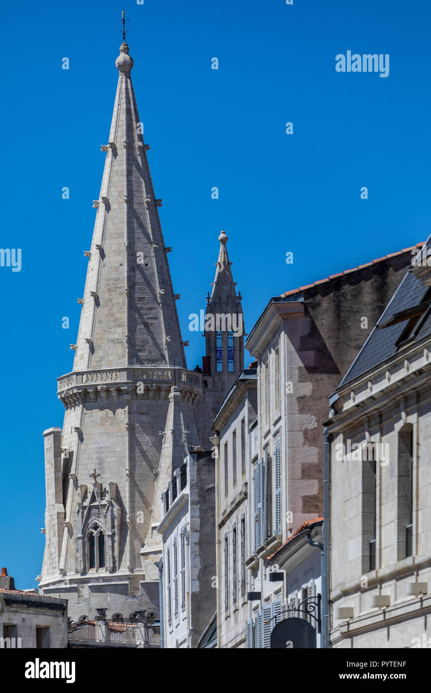 La Tour de la Lanterne oder Turm der Laterne in den Alten Hafen von La Rochelle an der Küste der Region Poitou-Charentes in Frankreich. Stockfoto