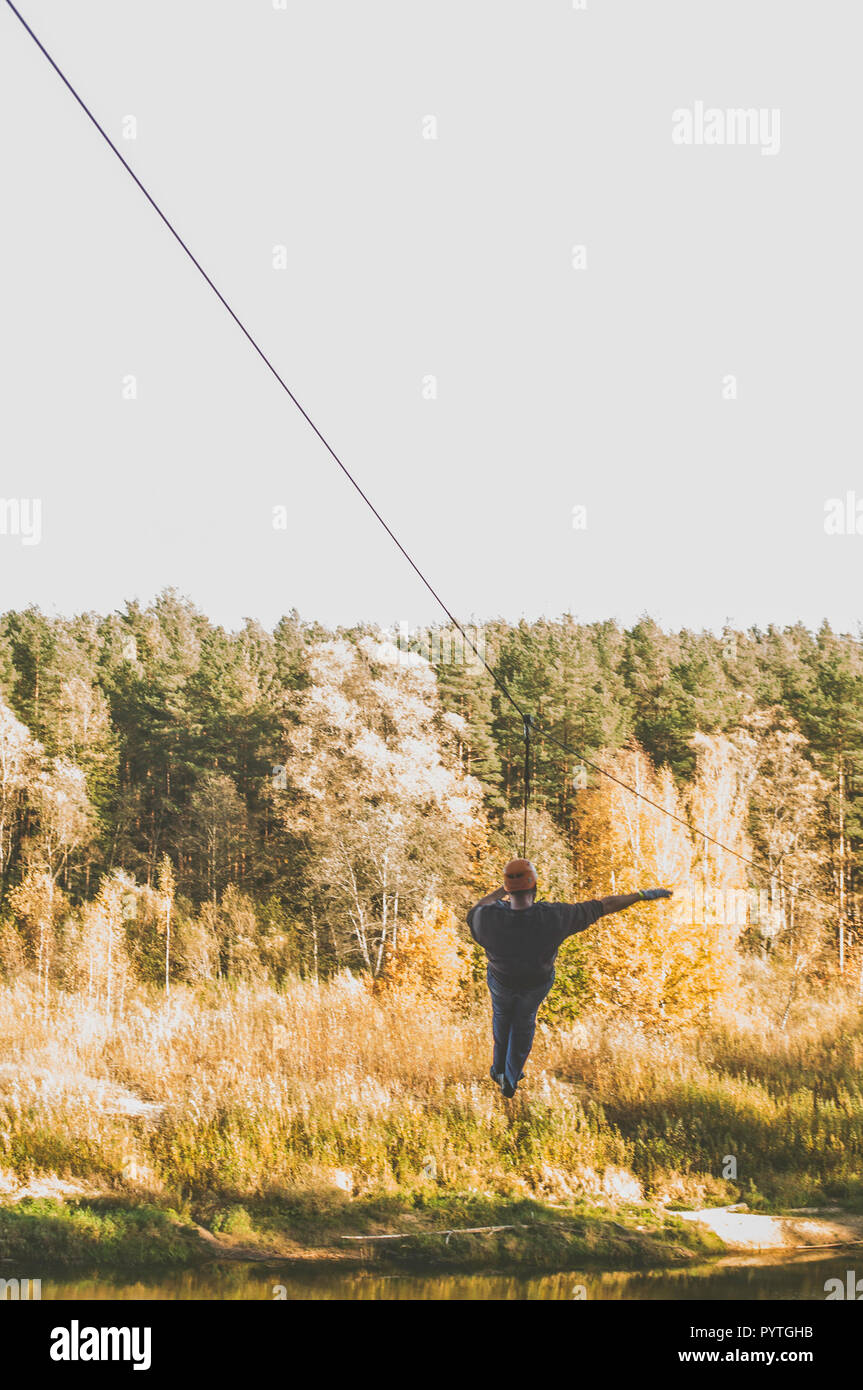 Tree Top Trail. Pfad in den Bäumen. Sport aktiv. Erholung. Herbst Szenen. Stockfoto