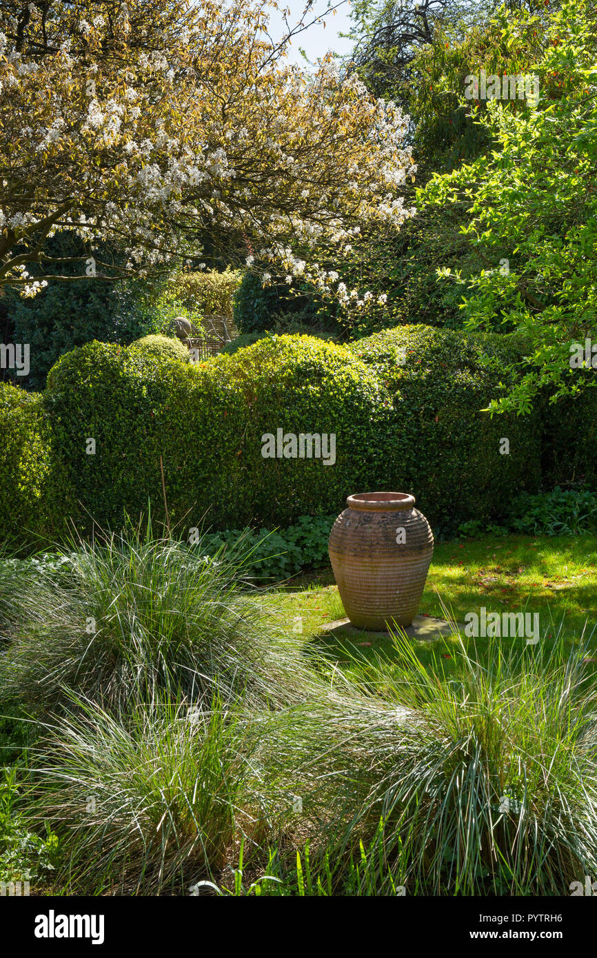 Garten Urne in Englischer Garten, England, Europa Stockfoto