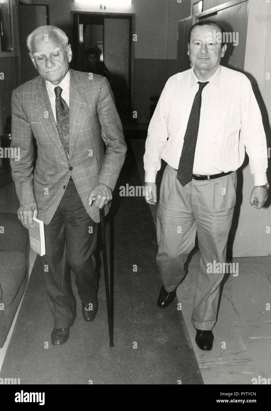 Alberto Moravia e Gianni Bisiach, 1980er Jahre Stockfoto