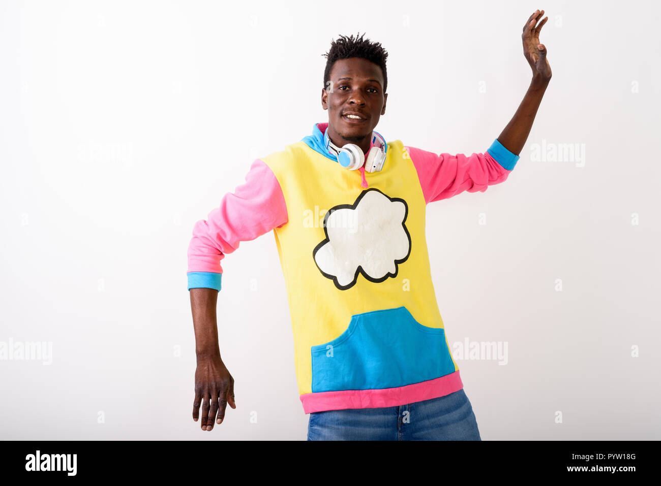 Studio shot von jungen schwarzen afrikanischen Mann, lustige Gesten wit Stockfoto