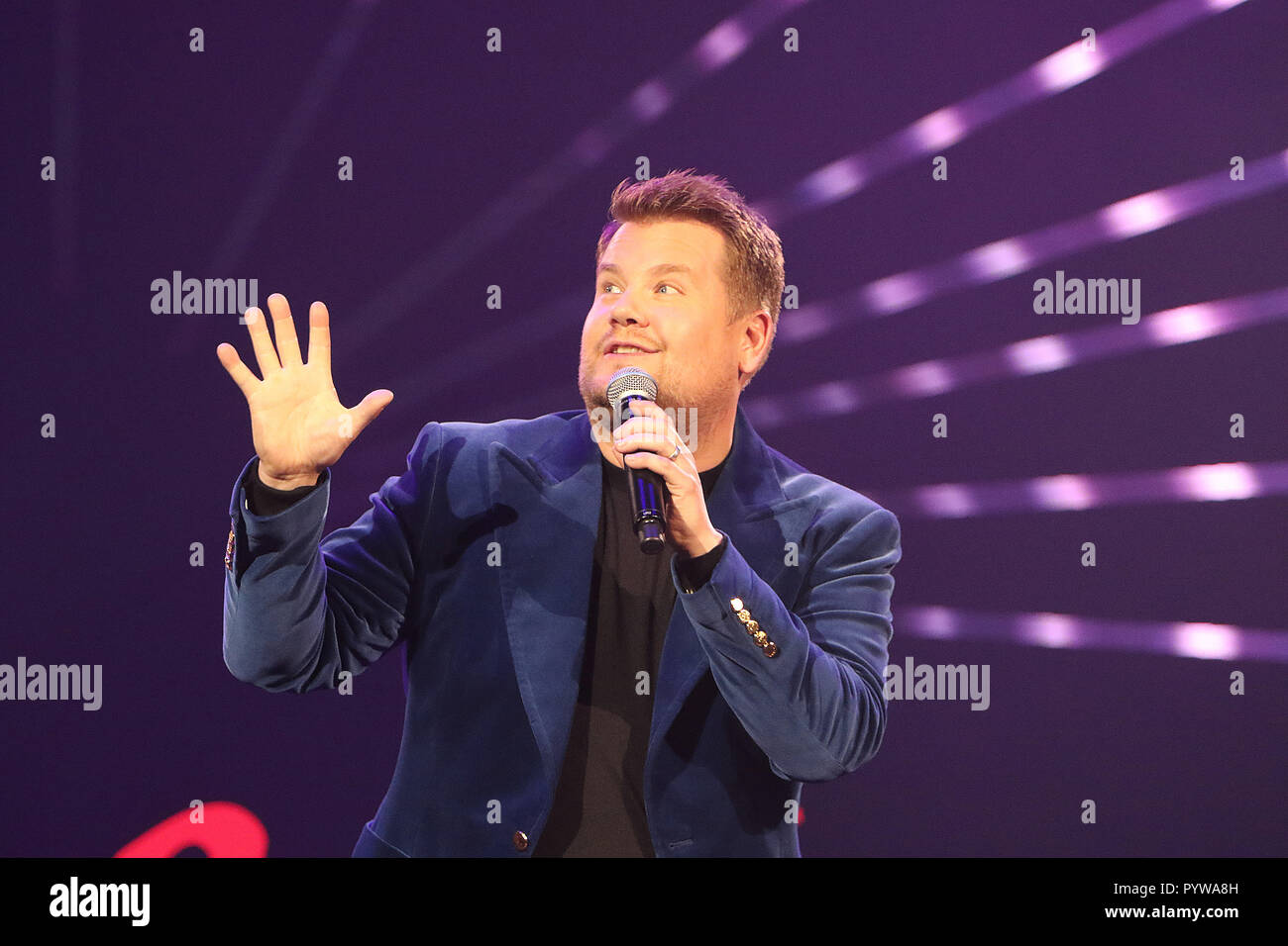 London, Großbritannien. 30 Okt, 2018. James Corden, Westfield London 10 Jahr Geburtstag feiern, Westfield Square, Westfield London, Shepherds Bush, London, UK, 30. Oktober 2018. Credit: Rich Gold/Alamy leben Nachrichten Stockfoto