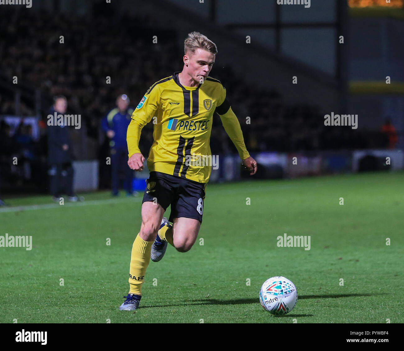 Burton upon Trent, Großbritannien. 30 Okt, 2018. Carabao EFL Cup, Vierte Runde, Burton Albion v Nottingham Forest: Jake Hesketh (08) von Burton Albion mit der Kugel Credit: Mark Cosgrove/News Bilder der Englischen Football League Bilder unterliegen DataCo Lizenz Credit: Aktuelles Bilder/Alamy leben Nachrichten Stockfoto