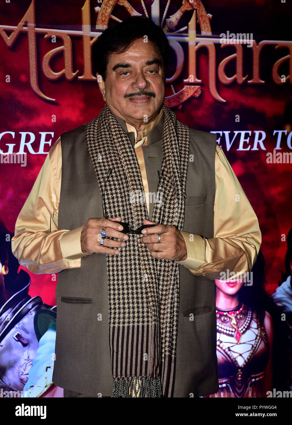 Mumbai, Indien. 30 Okt, 2018. Indische Film Schauspieler drehte sich Politiker Shatrughan Sinha gesehen bei Radio Station's Fieber FM 'Mahabharat' Erfolg Veranstaltung im Hotel The Lalit Mumbai posieren. Credit: Azhar Khan/SOPA Images/ZUMA Draht/Alamy leben Nachrichten Stockfoto