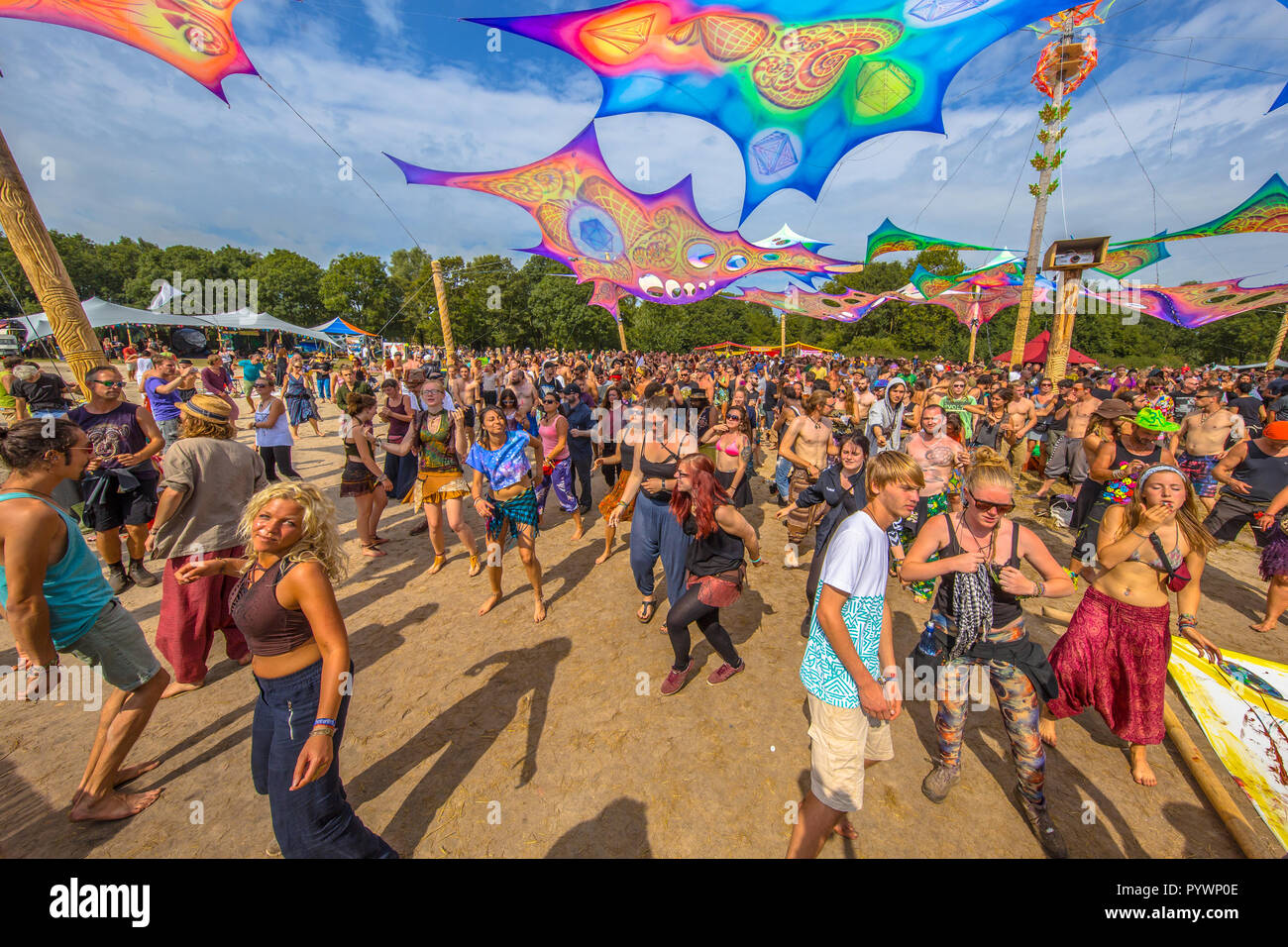 Underground rave -Fotos und -Bildmaterial in hoher Auflösung – Alamy