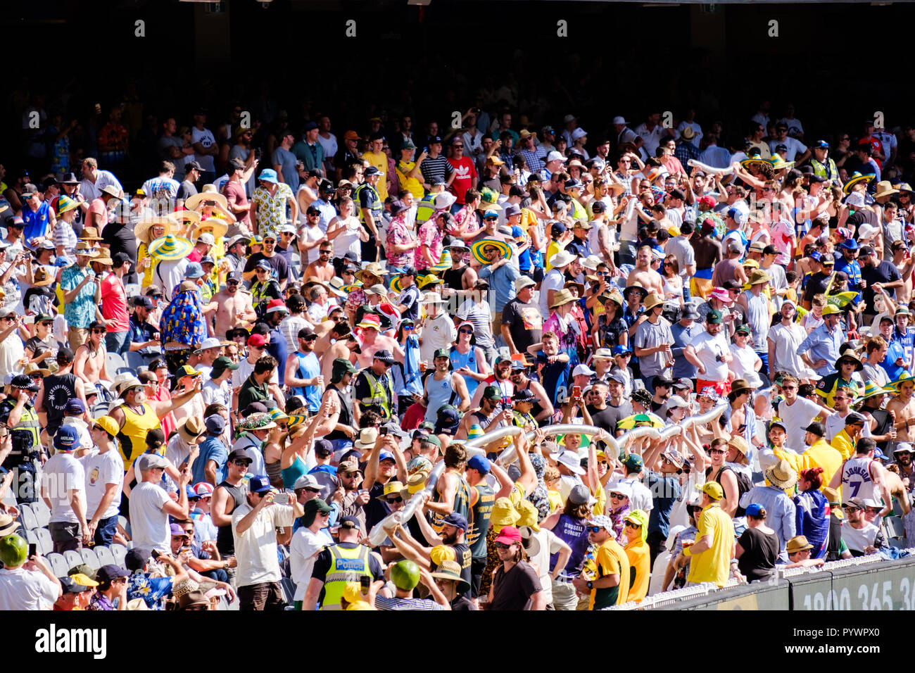 England's Fans, die Barmy Army, an der Asche Verpacken-tagestest 2017 im Melbourne Cricket Ground Stockfoto
