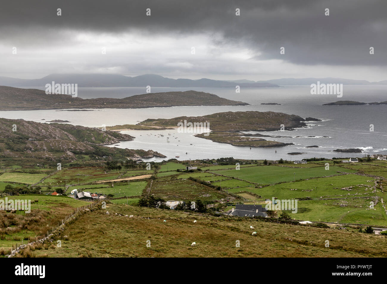 Blick auf den Ring of Kerry, Irland, Europa Beenarourke Stockfoto