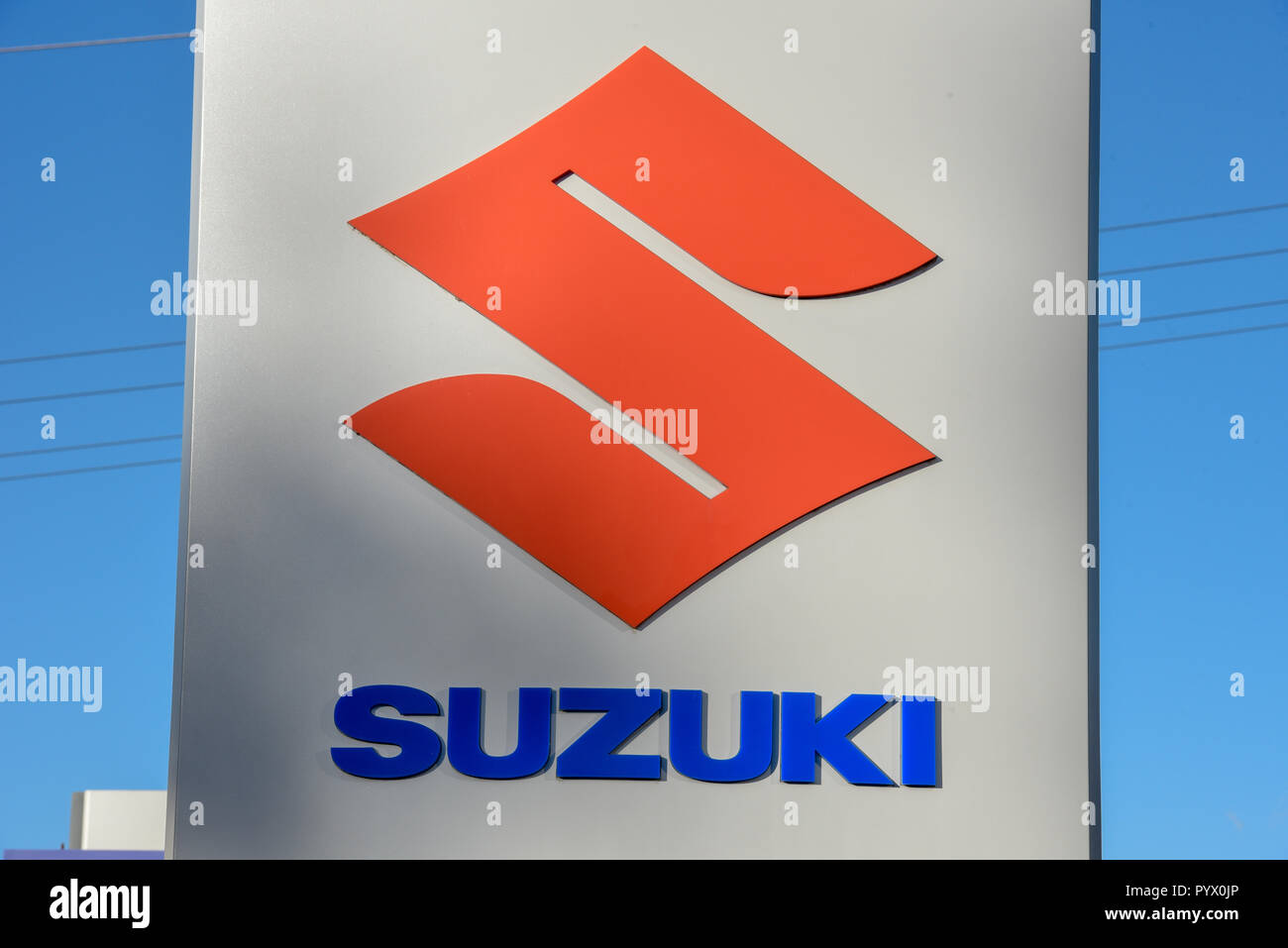 Lugano, Schweiz - 24. Oktober 2018: Logo Zeichen von Suzuki Autohändler in Lugano in der Schweiz Stockfoto