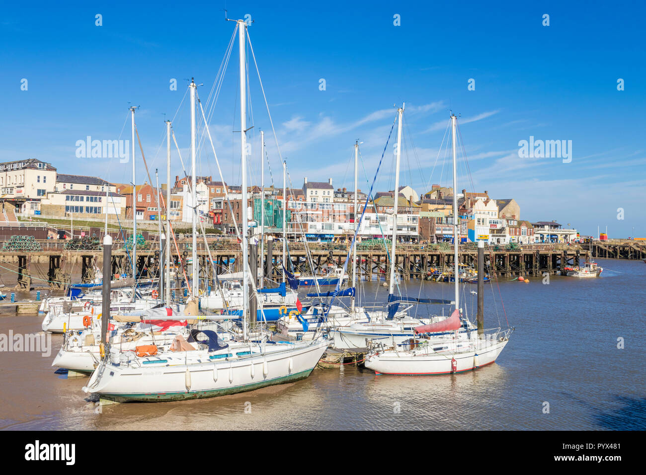 Bridlington Marina und Bridlington Hafen Yachten vor Anker im Hafen bei Ebbe Bridlington East Riding von Yorkshire England UK GB Europa Stockfoto