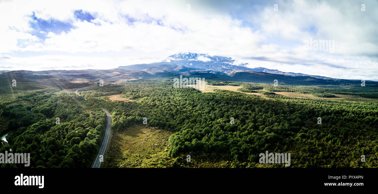 Antenne Panorama der Tongariro Nationalpark in Neuseeland Stockfoto