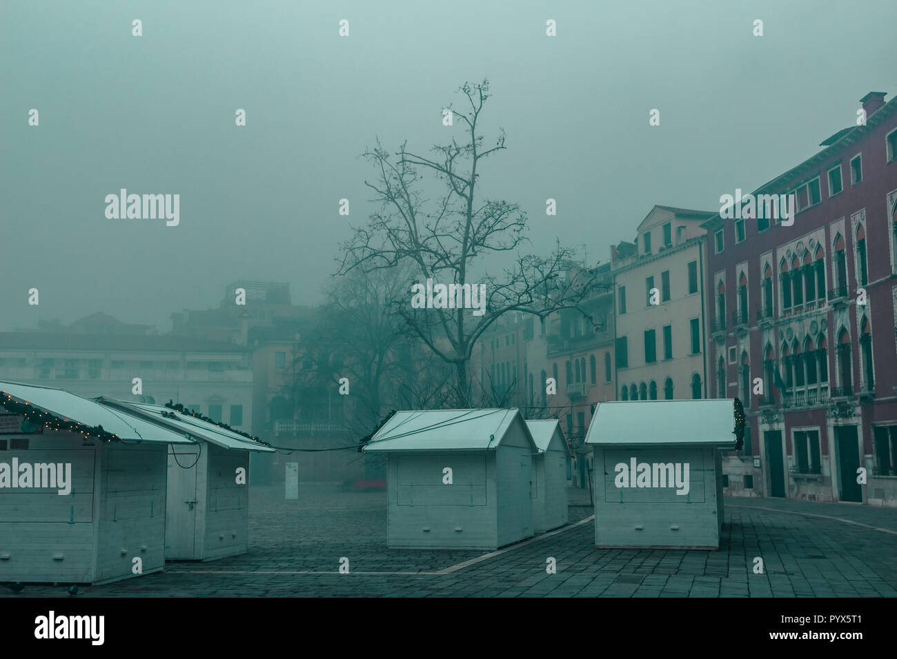 Moody Stadtbild in Venedig Italien, nebligen Tag Stockfoto
