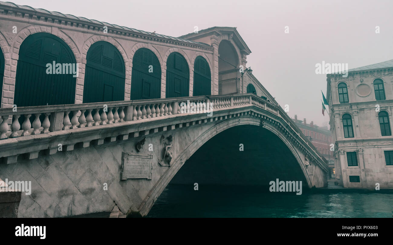 Rialtobrücke in Venedig Italien am Morgen (keine) Stockfoto
