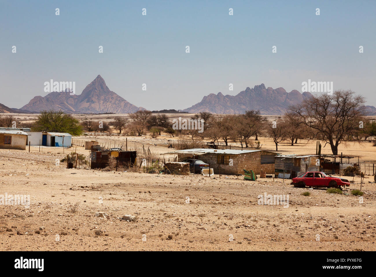 Namibia Armut - armen Dorf Häuser in der Spitzkoppe, Namibia Afrika Stockfoto